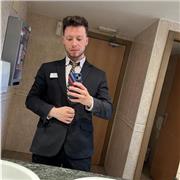 Me defino como una persona que sabe bastante de historia y que puede enseñar a alumnos de primario y ESO